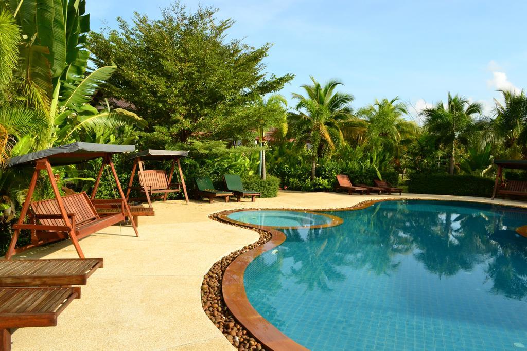 Yuwadee Resort Чалонг Екстериор снимка