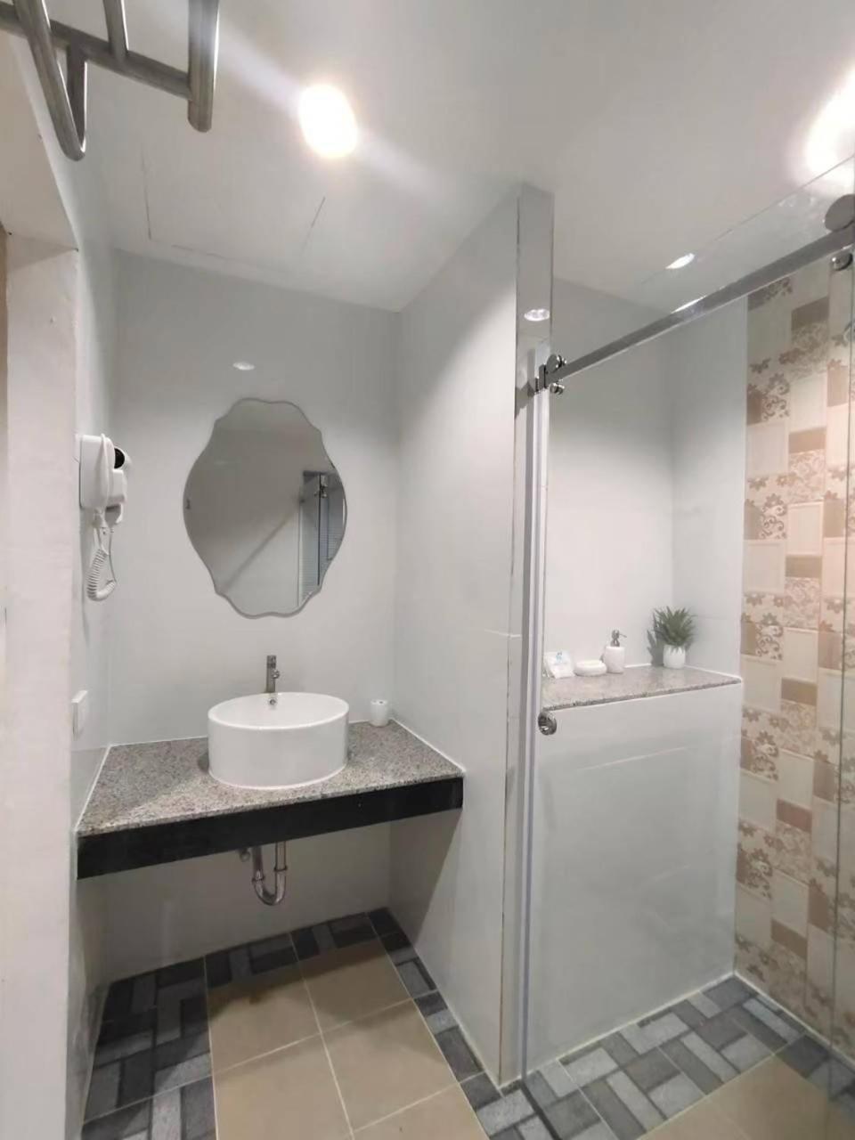 Yuwadee Resort Чалонг Екстериор снимка