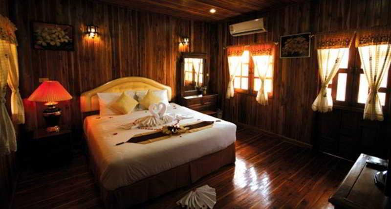 Yuwadee Resort Чалонг Екстериор снимка