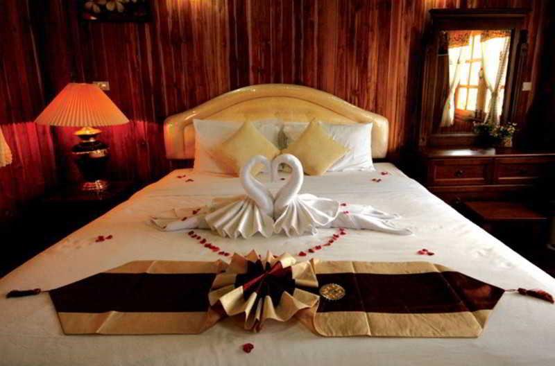 Yuwadee Resort Чалонг Екстериор снимка