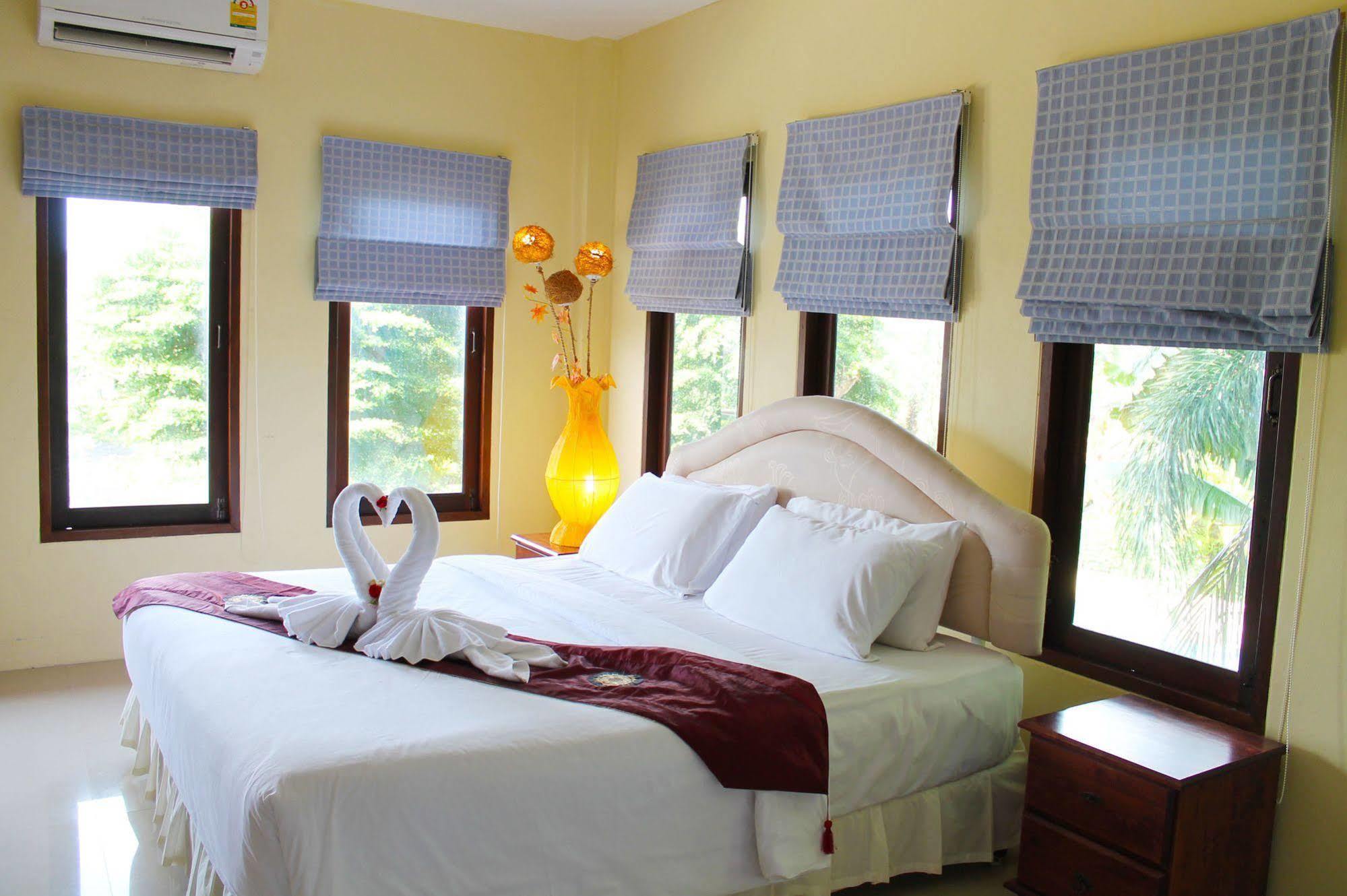 Yuwadee Resort Чалонг Екстериор снимка