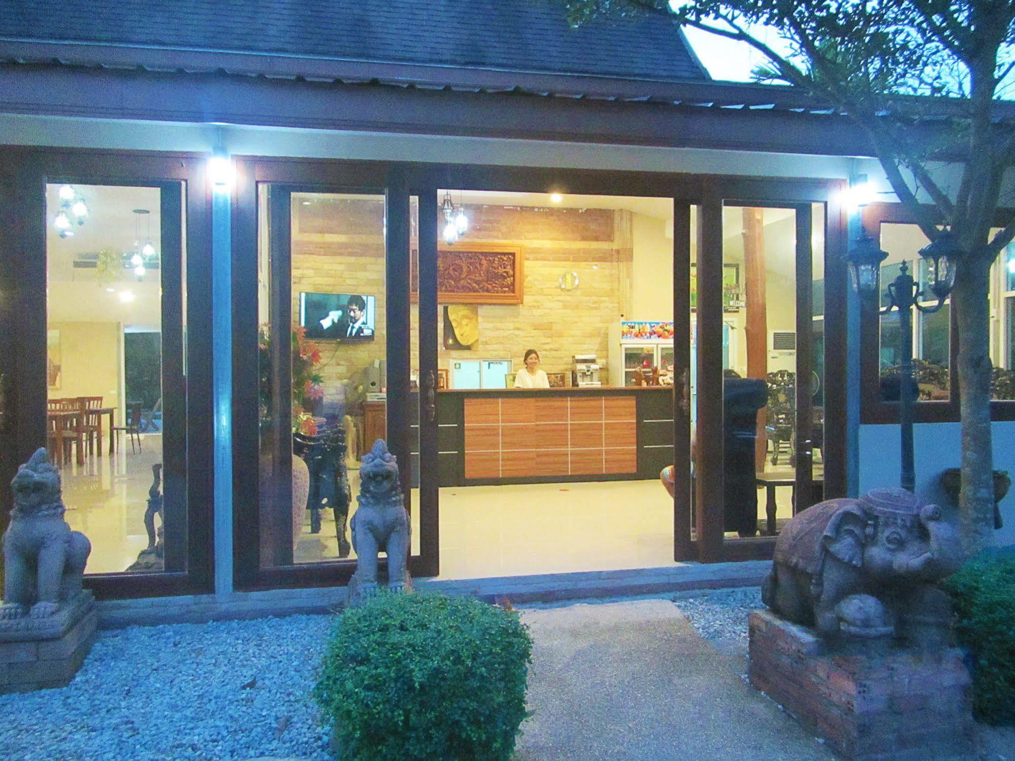 Yuwadee Resort Чалонг Екстериор снимка