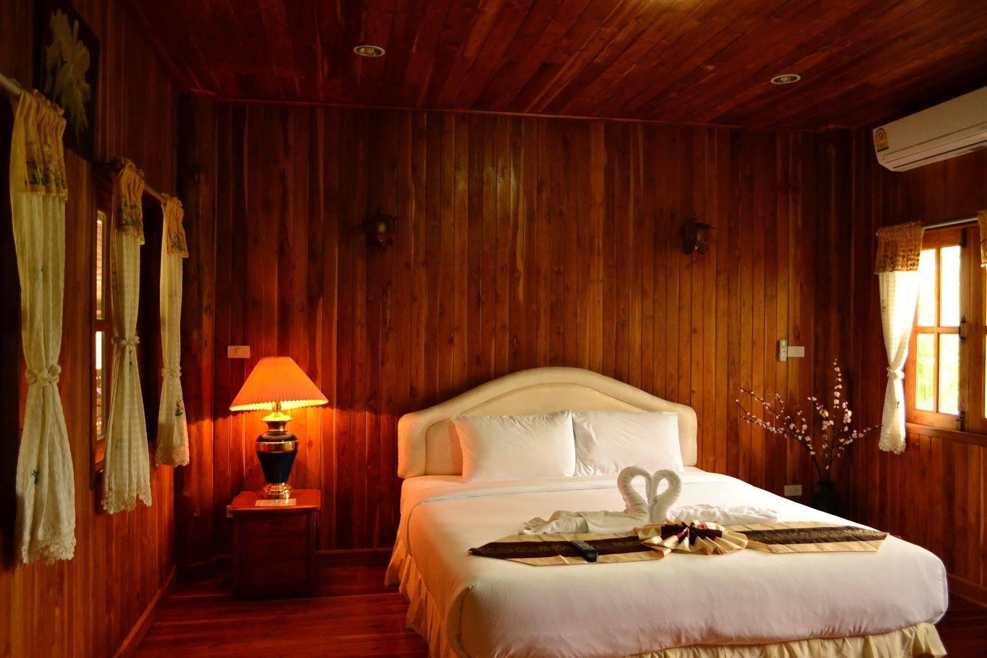 Yuwadee Resort Чалонг Екстериор снимка