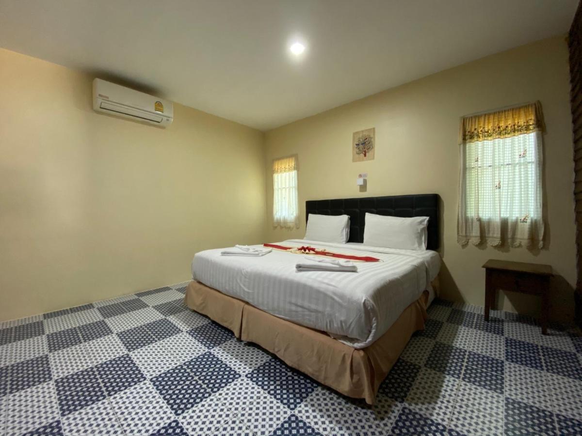 Yuwadee Resort Чалонг Екстериор снимка