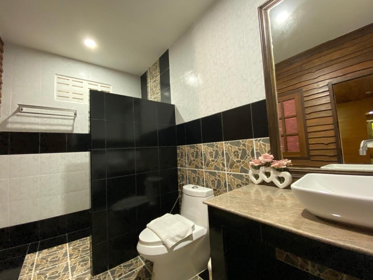 Yuwadee Resort Чалонг Екстериор снимка