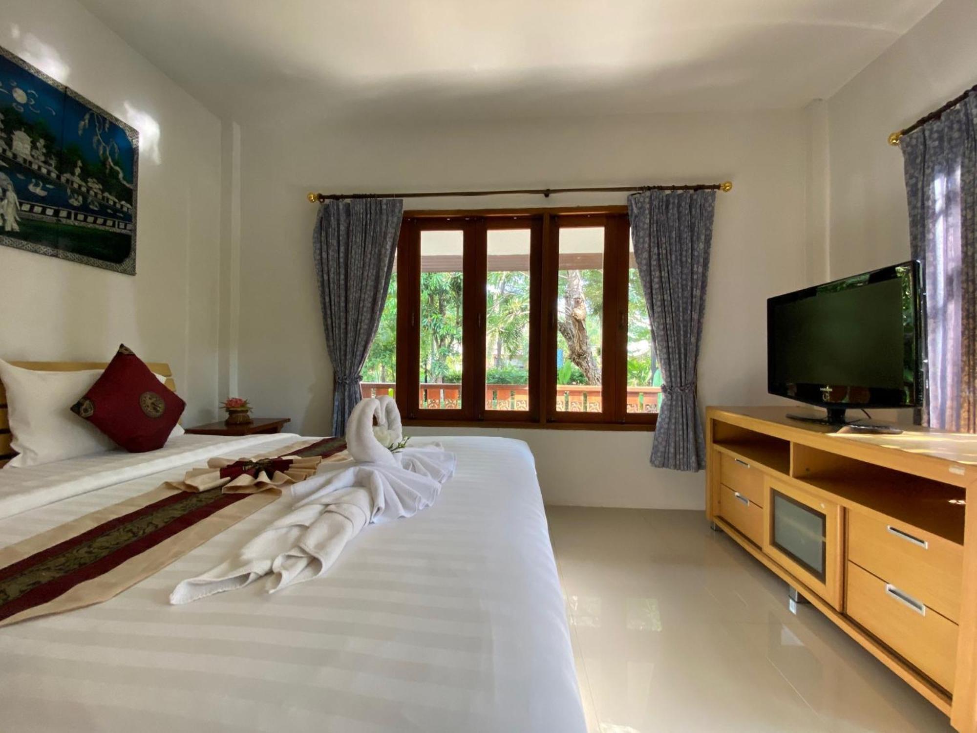 Yuwadee Resort Чалонг Екстериор снимка